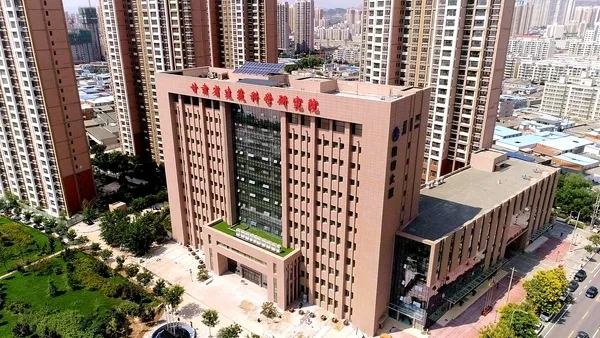 甘肅省建筑科學(xué)研究院（集團(tuán)）有限公司，成立于1973年，是甘肅省領(lǐng)先從事建筑科學(xué)研究和科技研發(fā)的綜合性咨詢(xún)與技術(shù)服務(wù)機(jī)構(gòu)，是國(guó)家高新技術(shù)企業(yè)、全國(guó)用戶(hù)滿(mǎn)意標(biāo)桿企業(yè)、甘肅省科技創(chuàng)新型企業(yè)。