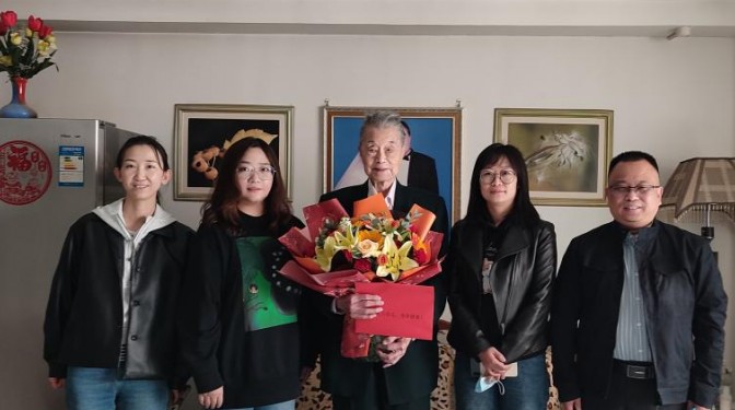 真情慰問、暖心祝福 ——甘肅建科院為退休老專家祝壽送福