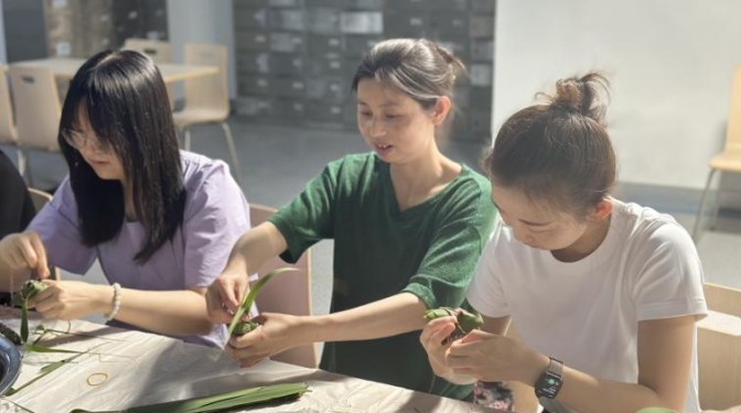 粽葉飄香，端午安康——甘肅建科院工會(huì)組織開展端午節(jié)包粽子活動(dòng)