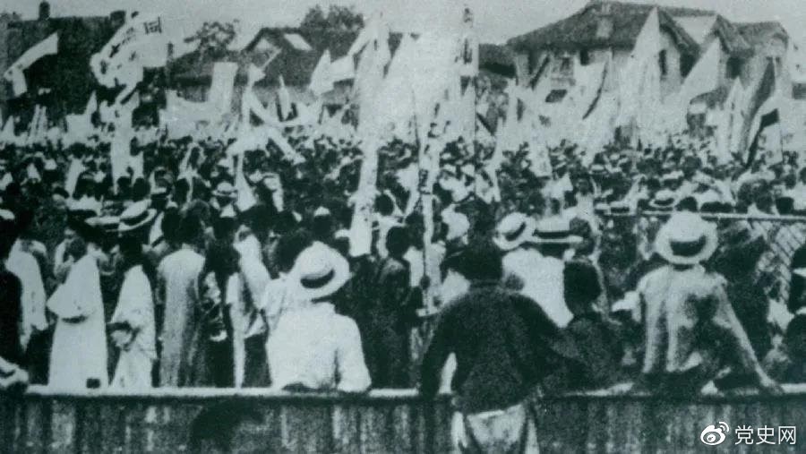 1925年5月30日，上海爆發(fā)了反帝愛國的五卅運動，掀起了全國范圍大革命高潮。