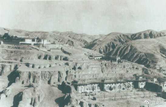 1947年12月25日至28日，中共中央在陜北米脂楊家溝召開擴(kuò)大會議（十二月會議）。圖為會議會址。