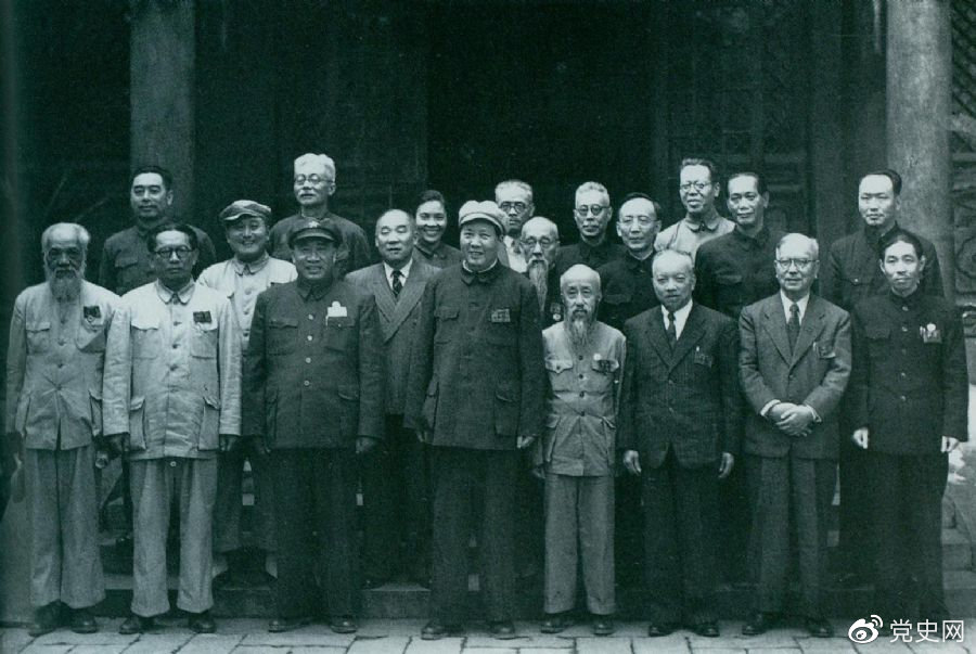 1949年7月5日，新政治協(xié)商會議籌備會常務委員合影。